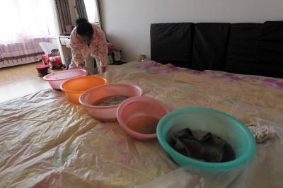 涟水楼上漏水，住户失联，小区没物管，业主维权难！律师来支招……
